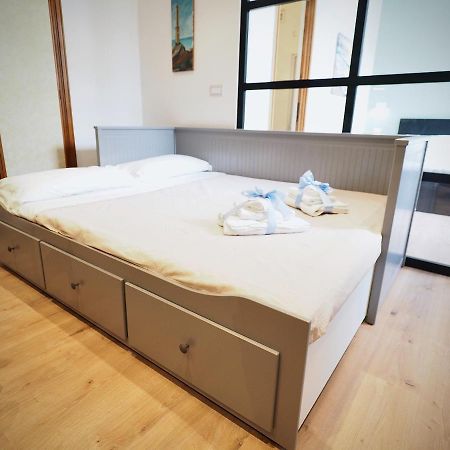 Studio Sottoripa 87A Di Fronte All'Acquario - Genovabnb It מראה חיצוני תמונה